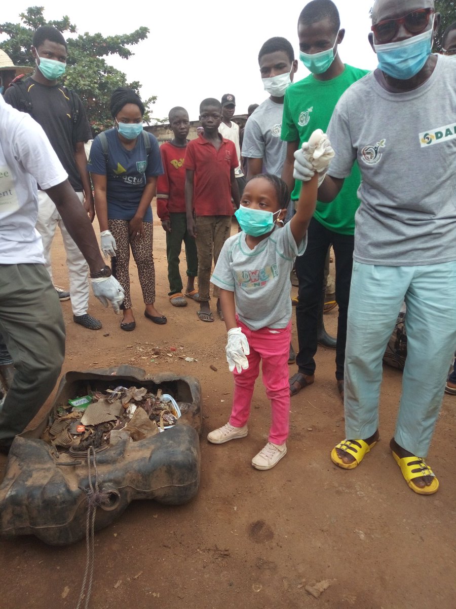 mofurebolanle's tweet photo. World clean up day
#KESS19
@acinigeria @dheenylkhair @sakeenat_bello @camalcreate @m_yayanko @bayero_yayandy https://t.co/zl70j6rekv