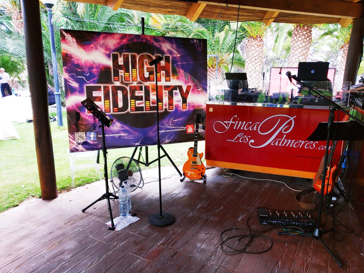 Tras amenizarles el cóctel, hoy hacemos doblete para que Gema y José tengan la mejor boda que jamás soñaron 😉🎤🎸🎼🤟😎 #highfidelity #hfidelity #hfidelityrock