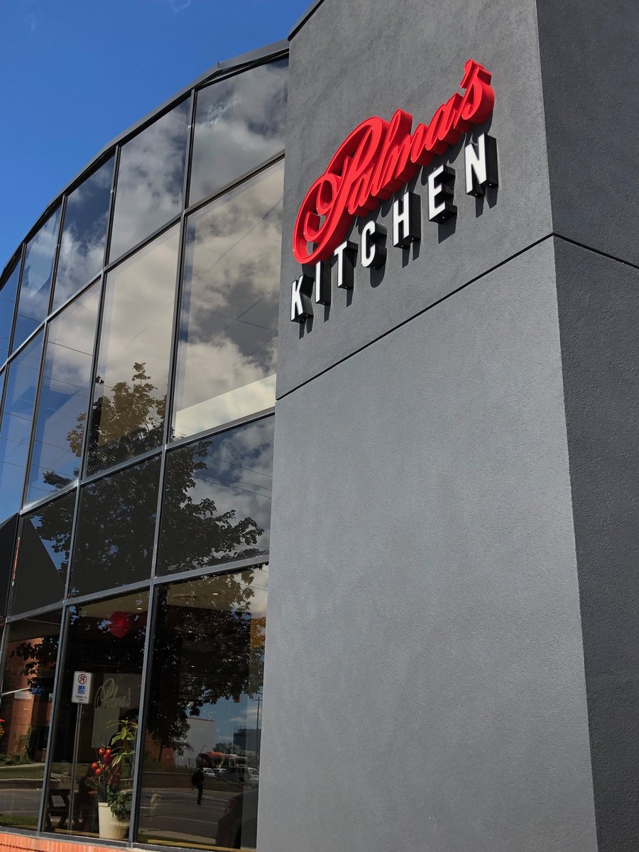 Did you join us for our one year anniversary? The skies were blue and the smiles were large! Thanks to everyone that celebrated with us at Palma's Kitchen one week ago today. ❤️