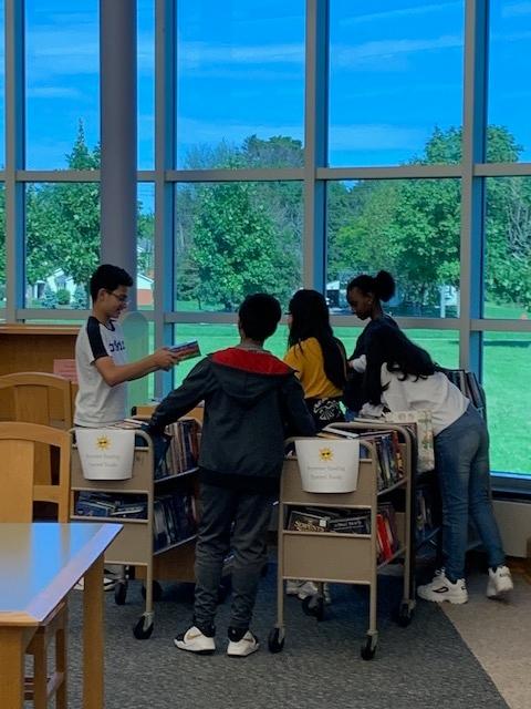ToscanoJen's tweet photo. Thank you GTA!!! Every student that completed the summer reading project, received a free book! @GreeceCentral @GreeceOlympia @GreeceTeachers https://t.co/w67zJyJMqt