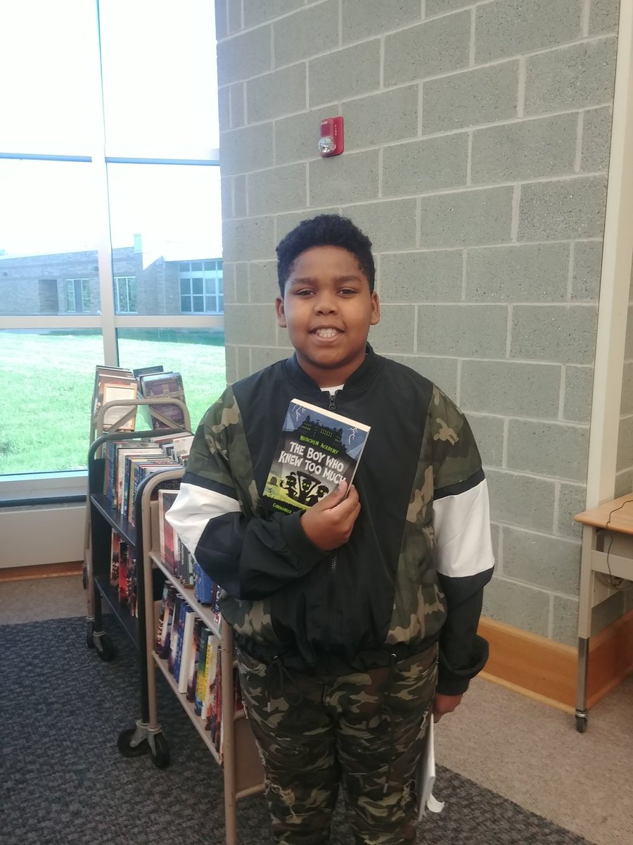 ToscanoJen's tweet photo. Thank you GTA!!! Every student that completed the summer reading project, received a free book! @GreeceCentral @GreeceOlympia @GreeceTeachers https://t.co/w67zJyJMqt