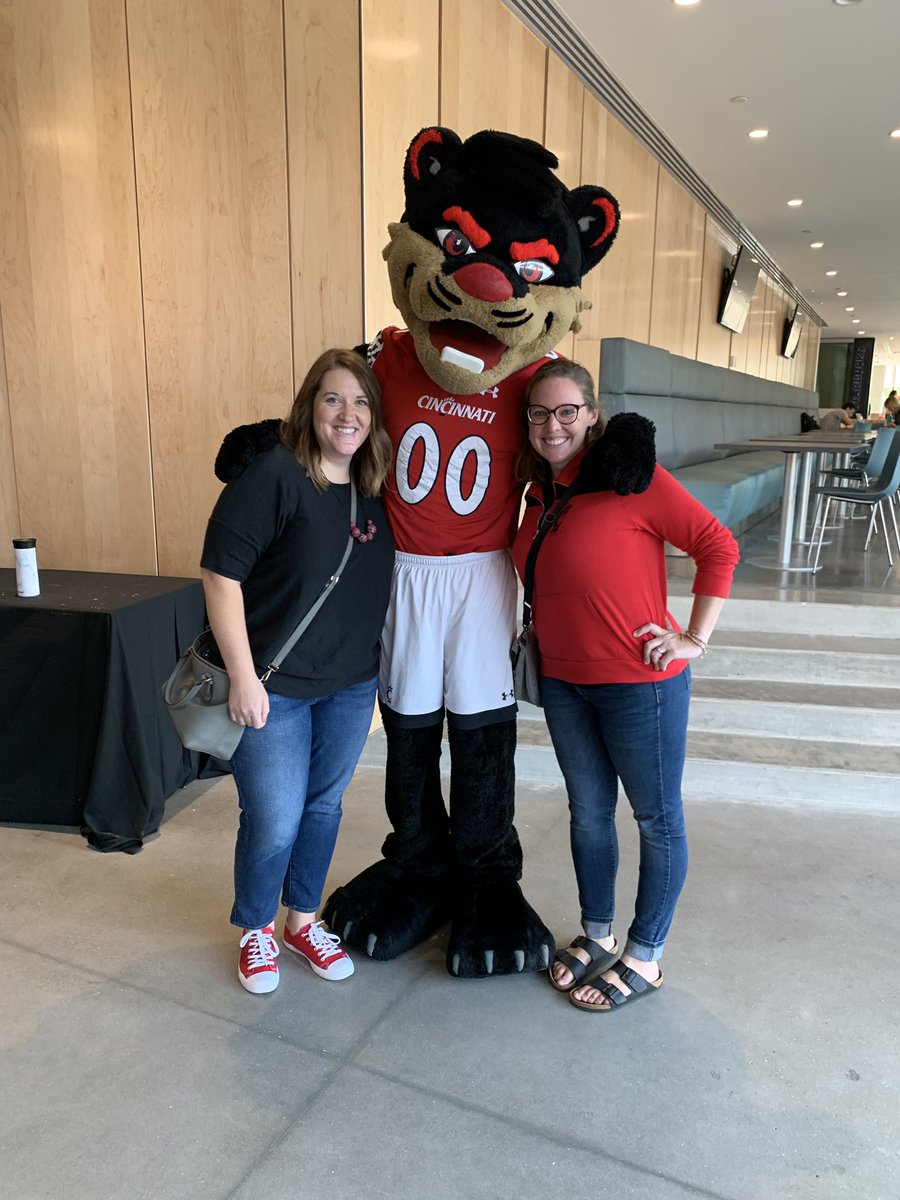 EmilyPiercey's tweet photo. 7th floor of Siddall reunion to check out the new Lindner! 😍 #lindnerpride #uc200 https://t.co/EbiRtW7kaE