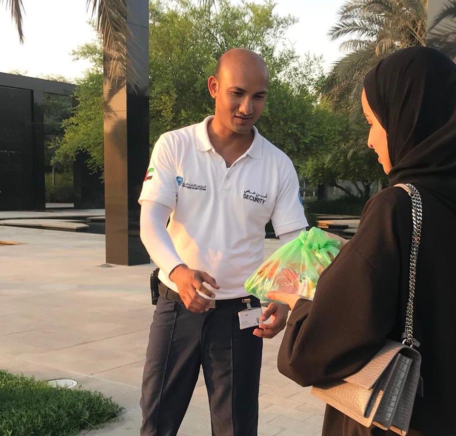 zusc_ad's tweet photo. جانب من احتفال مجلس الطالبات بيوم السلام العالمي وتحت حملة "نسعدهم" بهدف رسم البسمة على العاملين في حديقة ام الإمارات 
@Zayed_U 
@UmmAlEmaratPark https://t.co/lGdqDDmeGi