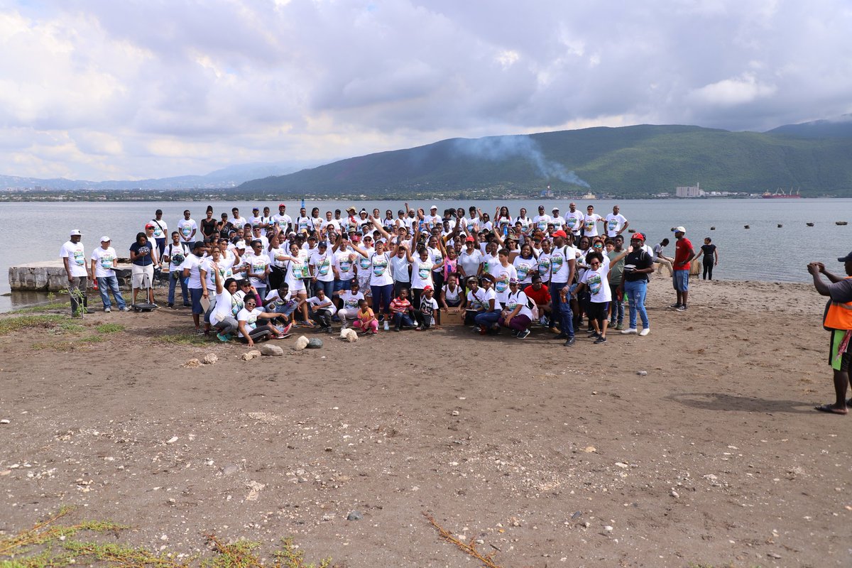 firstglobalbank's tweet image. We did it! 
The GK family is excited to be a part of world change. 
Happy International Coastal Clean Up Day! 
#InternationalCoastalCleanUpDay2019 #FGBCares #GKOne