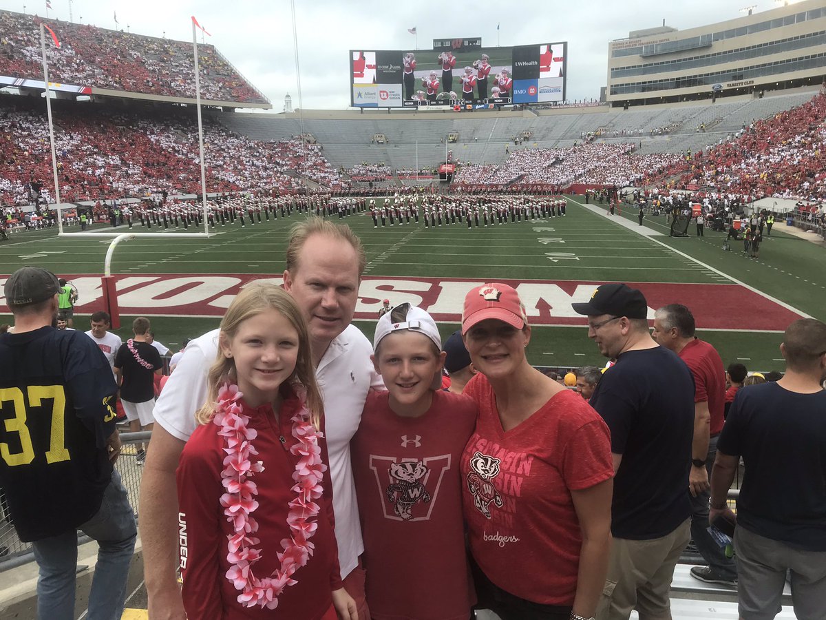 AliL's tweet image. Badger fam! ❤️ #UWBadgers #OnWisconsin #GoBucky
