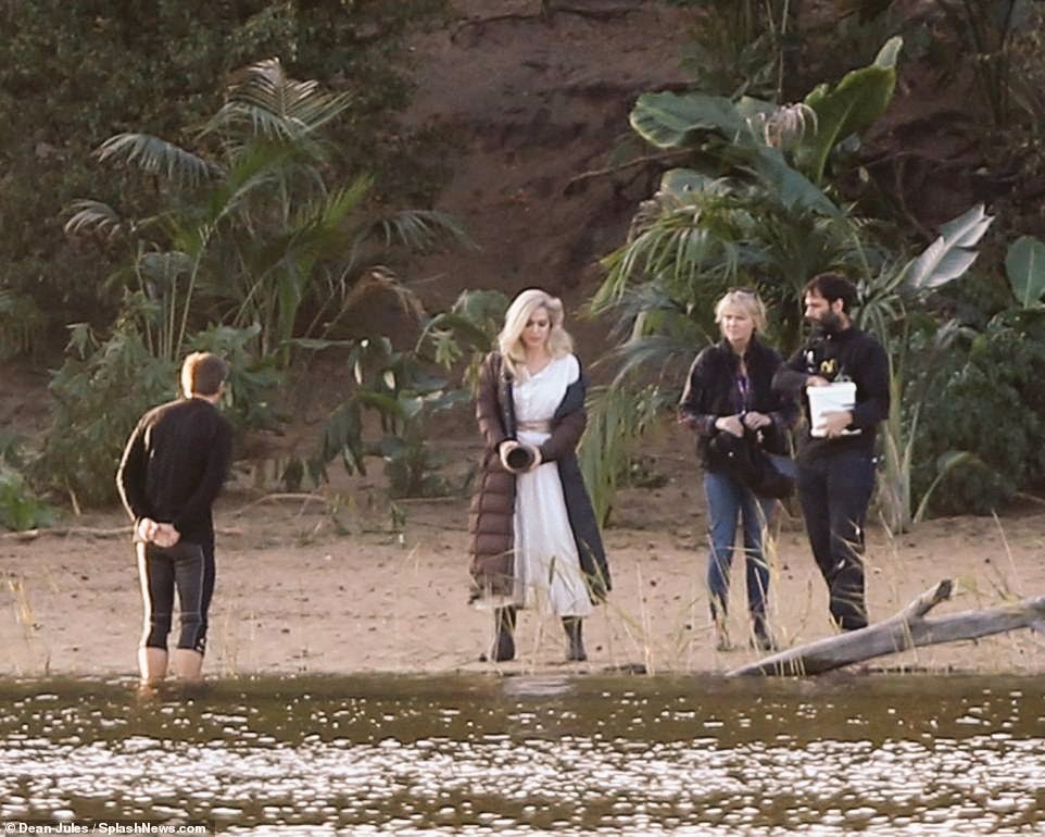 EFAHNnEUEAEGolb.jpg:large