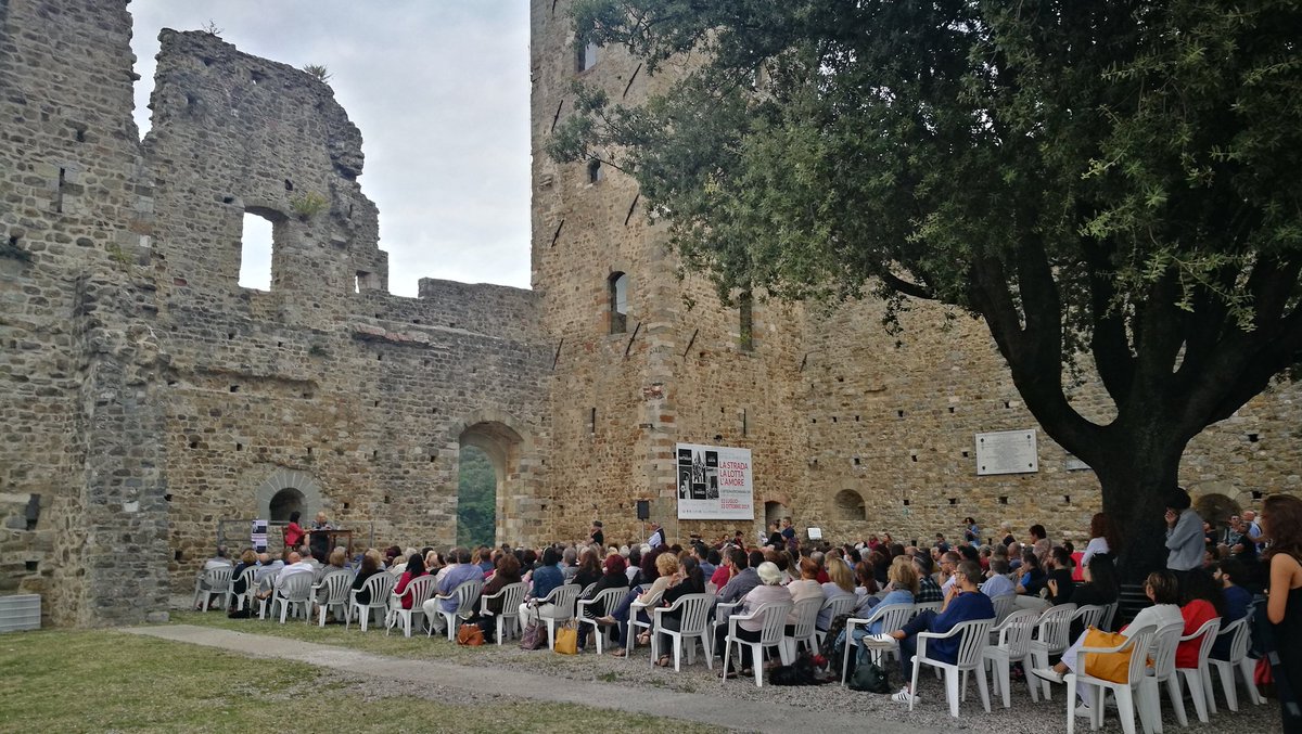 TorreLuni's tweet photo. L'incontro con Letizia Battaglia a #Castelnuovomagra: i suoi scatti fanno parte della mostra "La strada, la lotta, l'amore" insieme a quelli di Tano D'Amico e Uliano Lucas https://t.co/zxcK5pehAb