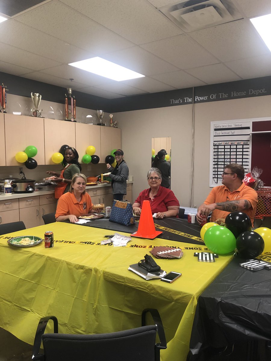 Annette99576820's tweet photo. Success sharing day number one build your own sub was a hit!!!! https://t.co/KGwO0Dgheo