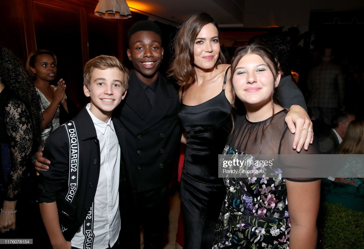 Monica1236's tweet image. I’m so proud of my girl @MHancsicsak for rocking the @EW party last night. Love you! #bestperson #bestclient  - Everyone was looking good! @nilesfitch @theparkerbates @TheMandyMoore #FaitheHerman #ThisIsUs @NBCThisisUs
