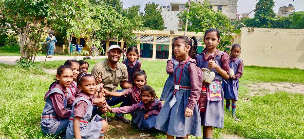 IamTreepathi's tweet photo. Project #GreenSchools

Tree Plantation at #EDMC Prathmik School Geeta Colony. 
We creating a #Green, pollution-free and healthy #DelhiNCR. Thank u @mycarmesi for supporting our #GreenDelhi Green Schools tree plantations under your #CSR 

#FreeTreePlantation #GreenYatra https://t.co/KQbJEdCYfZ