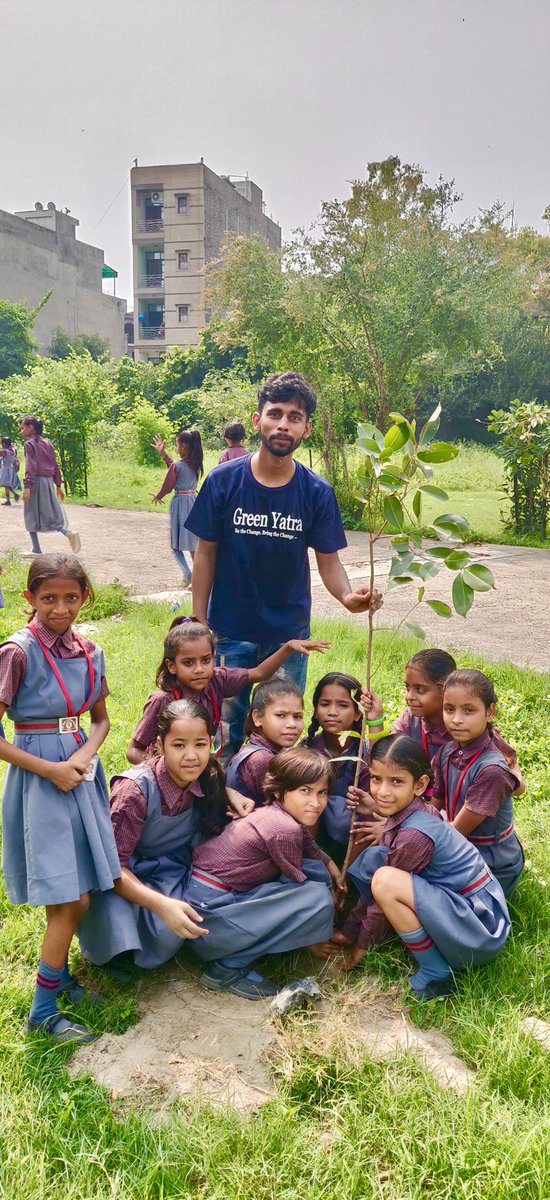 IamTreepathi's tweet photo. Project #GreenSchools

Tree Plantation at #EDMC Prathmik School Geeta Colony. 
We creating a #Green, pollution-free and healthy #DelhiNCR. Thank u @mycarmesi for supporting our #GreenDelhi Green Schools tree plantations under your #CSR 

#FreeTreePlantation #GreenYatra https://t.co/KQbJEdCYfZ