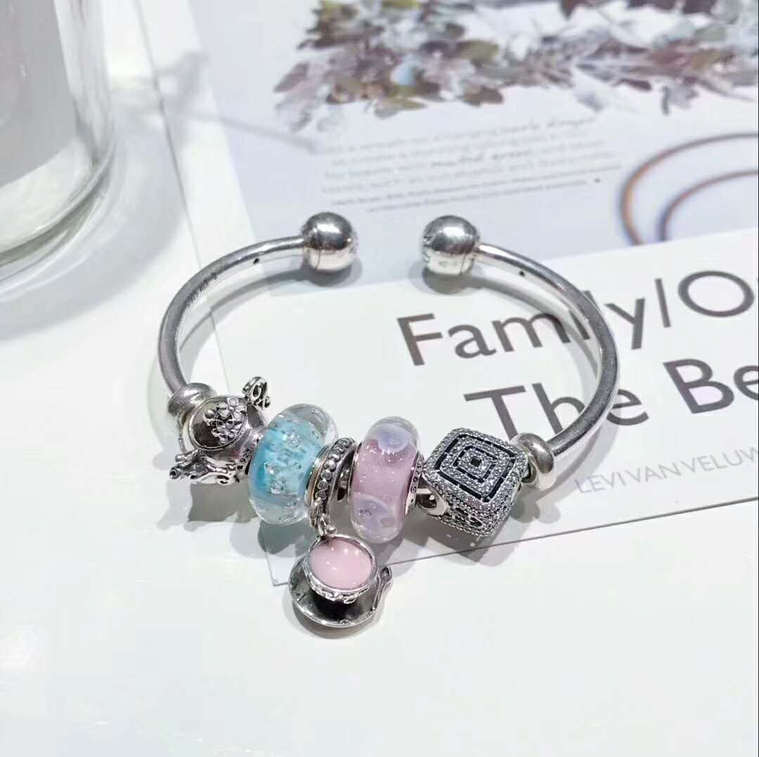 pandorasale2012's tweet photo. Impeccable Quality Gemstone Bracelet Online. Shop Exclusive Designs at Low Prices
https://t.co/1PNtmNPTP1 https://t.co/lAn1cFvdwb