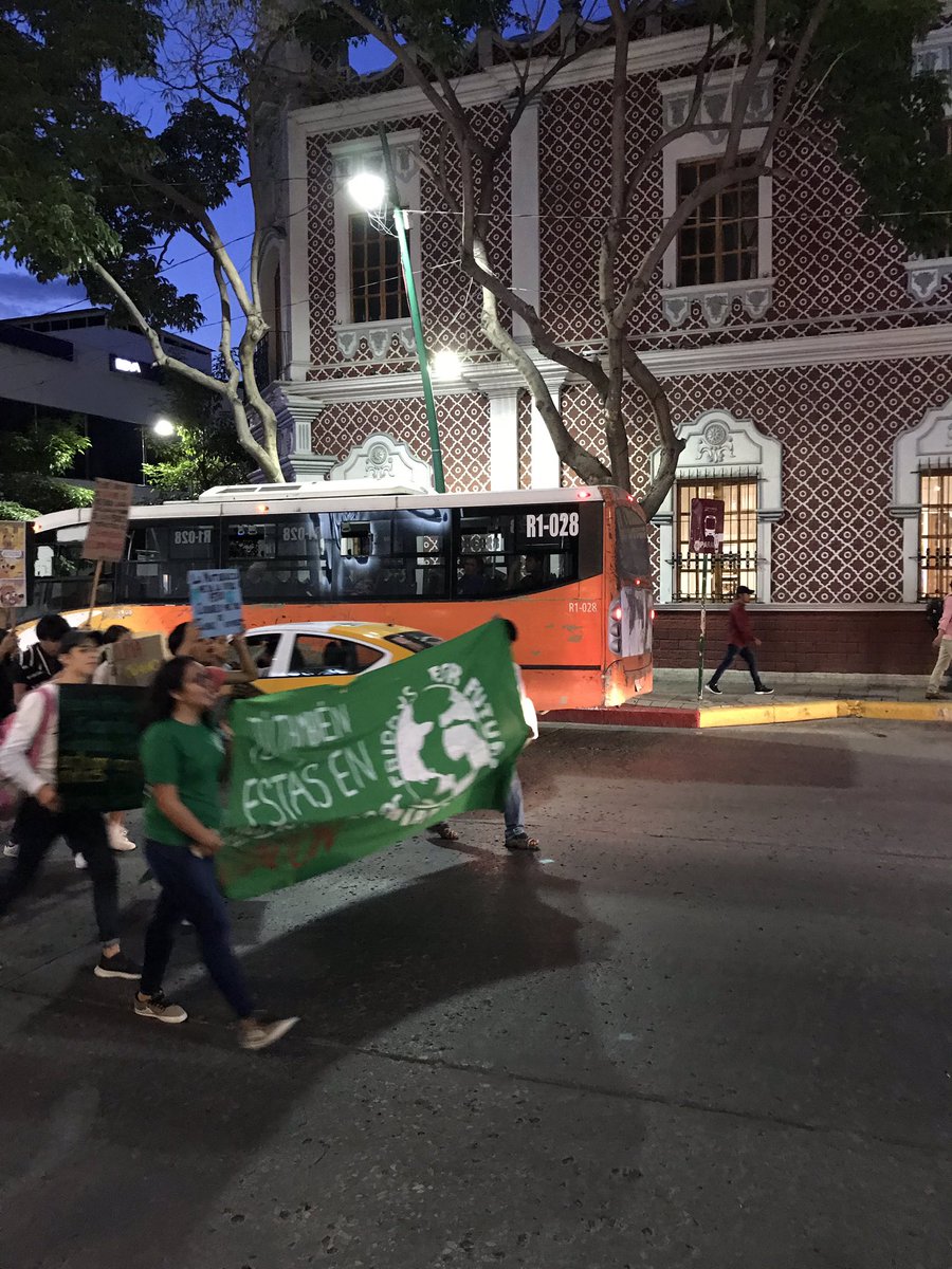brunohdzcam's tweet photo. Gracias a los jóvenes organizadores, gracias a aquellos automovilistas que bajaron su velocidad al pasar a lado de nosotros, gracias a aquellos que con su bocina mostraron apoyo y sobretodo gracias a todos lo que marcharon #ClimateStrike #Chiapas #ClimateStrikemexico https://t.co/4TPOMsxc7k