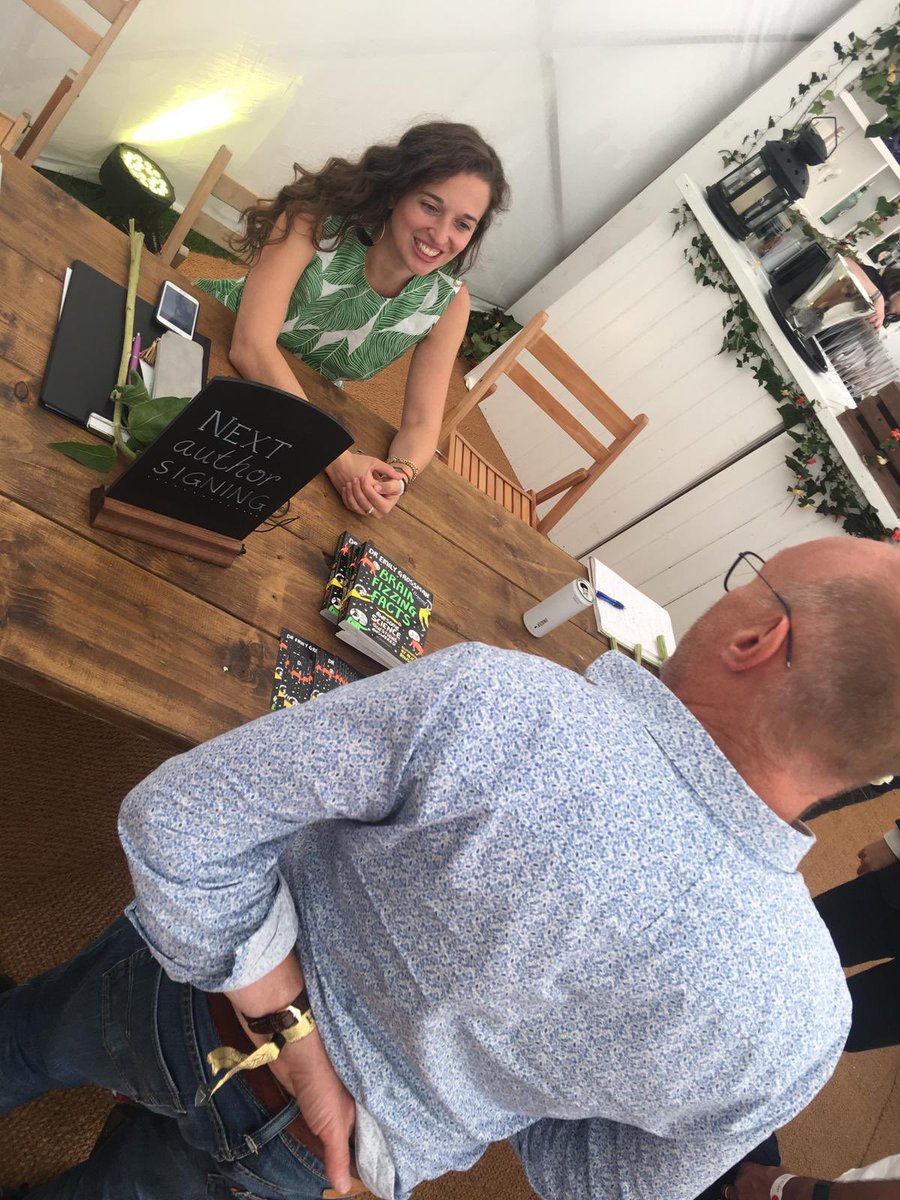 DrEmilyGrossman's tweet photo. Next, my good friend and connection guru Adam Wilder teaches us how to connect better (and gets me up on stage for a jumping demo!), and I get to sign some of my #BrainFizzingFacts books for some excited kids ❤️ @HTLGIFestival @EHKenwood https://t.co/emf5ZDhtsq