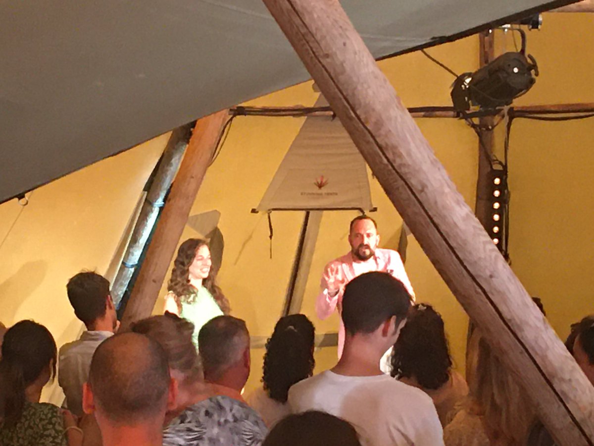 DrEmilyGrossman's tweet photo. Next, my good friend and connection guru Adam Wilder teaches us how to connect better (and gets me up on stage for a jumping demo!), and I get to sign some of my #BrainFizzingFacts books for some excited kids ❤️ @HTLGIFestival @EHKenwood https://t.co/emf5ZDhtsq