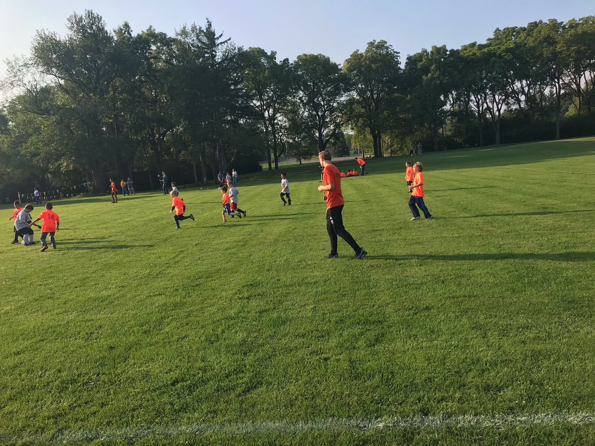 JacksonBSoccer's tweet photo. Great opportunity for our players to give back to the community today. Great job assisting the parks department this morning. Keep it up Vikings!! ⚽️🧡🖤 https://t.co/GkMGGzDgDi