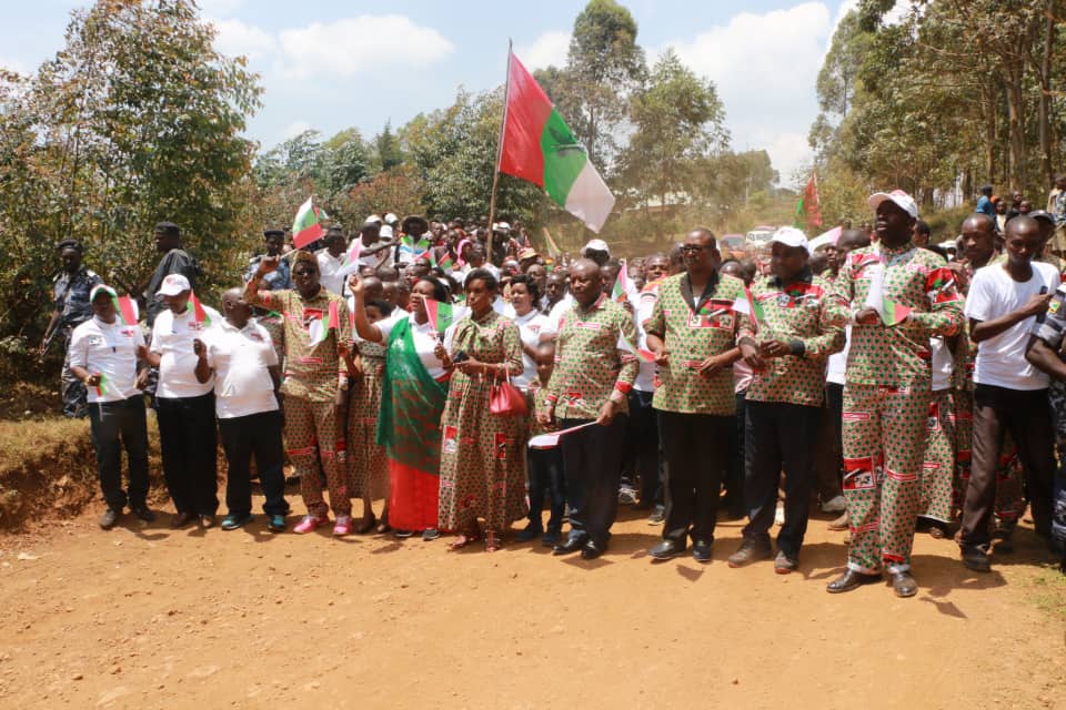 CnddFdd's tweet photo. Inauguration ce samedi de la Permanence du Parti @CnddFdd en commune MugongoManga (@BujumburaProv).Les cérémonies ont été rehaussées par le Secrétaire Général du Parti accompagné par le Secrétaire National @Anastase_Mani.Forte mobilisation et acceuil chaleureux des Bagumyabanga https://t.co/WgsB5OXLYc