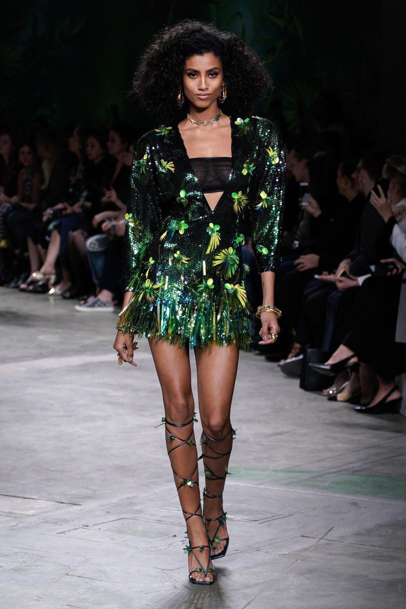 imaanupdates's tweet photo. Versace SS20 https://t.co/IfH6wz2ukT