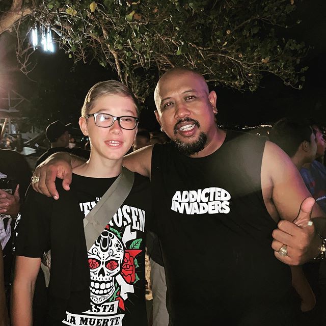 YvesStraten's tweet photo. Yeah!!! Meeting @lolotband_official again!! KEREN!! You guys rock! Sampai jumpa lagi segera!!! #lolotband #musik #punk #minawisatakedonganan #2019 #cool #balirockers #goodmusic #jimbaran #bali #dietotenhosen https://t.co/Fc7mzzaHQs https://t.co/UaAEE0LOxA