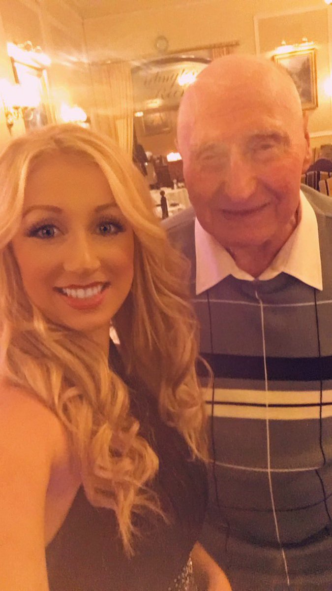 TamsinBall's tweet photo. Great atmosphere in last nights busy buzzing restaurant!🥂.. Including coach parties &amp; my dear fan Peter! Thank you. Book a table at @BrendImperial next week folks?! Last chance to catch me here until Christmas😘🎤✨ Xxx #fridaynightsattheimperial #live #singer #music #brends https://t.co/LehKdVZ4eY
