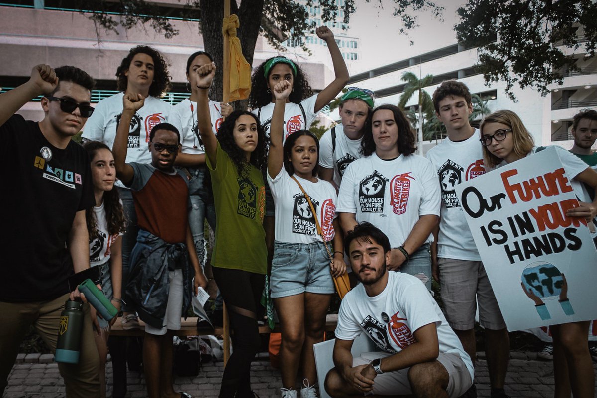 KeyannaDiaz's tweet photo. 500+ people of all ages attended yesterday’s #ClimateStrike in west palm. i’m so proud of what we did. this is only the beginning. we want change. #thisiszerohour https://t.co/RljjAOJQp8