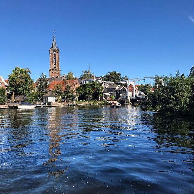 ~BOATLIFE~  Loenen aan de Vecht by boat. Enjoying this beautiful sunny day  #loenenaandevecht #sloepvaren #sloepjehuren #loosdrechtseplassen ift.tt/34Z3Tfo