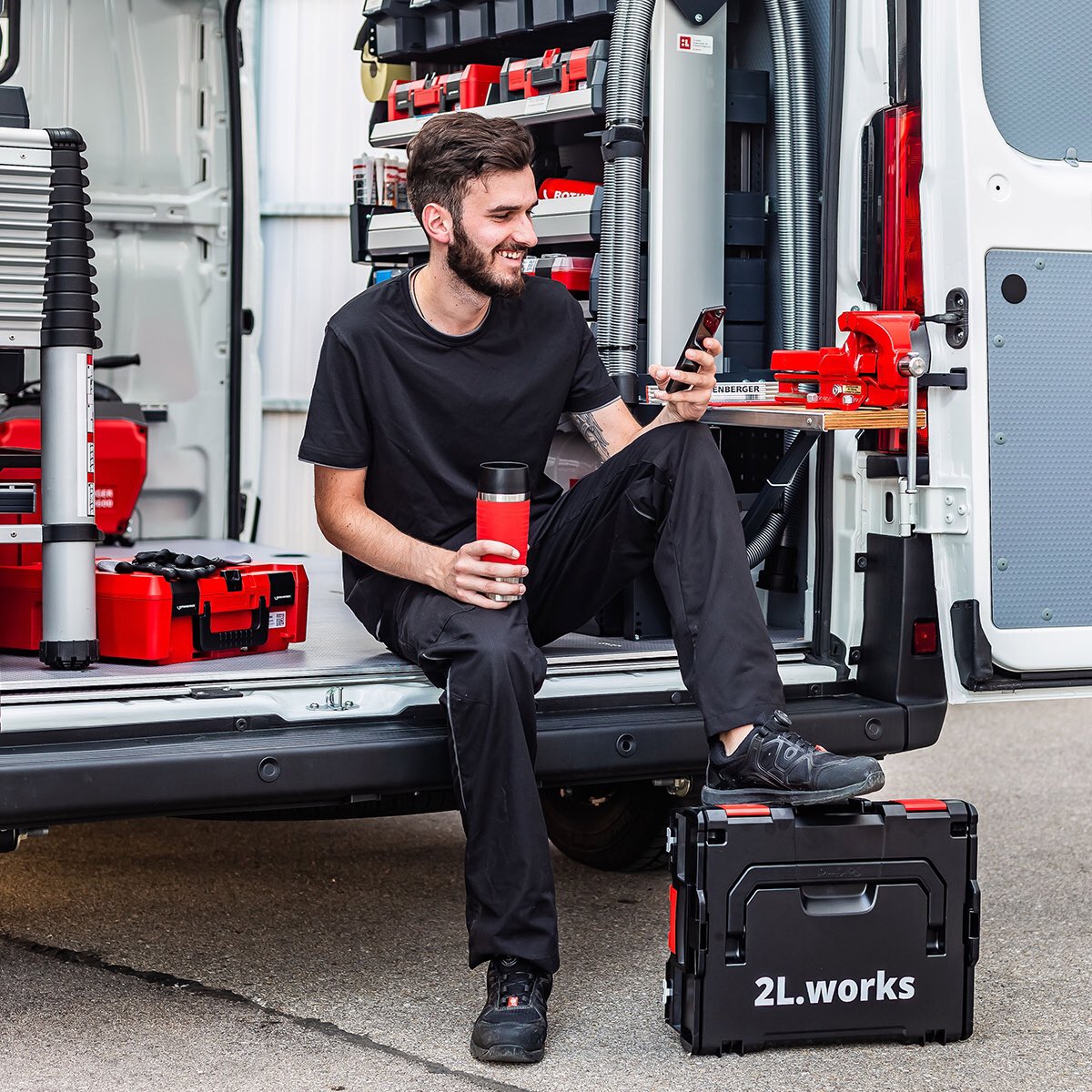 2lGmbh's tweet photo. Der heutige Tag ist dir gewidmet! Wir feiern dich am #TagdesHandwerks 🎉🛠 und unterstützen dich mit unserem innovativen Konzept - save time, work better! https://t.co/ANDntTHLVo
