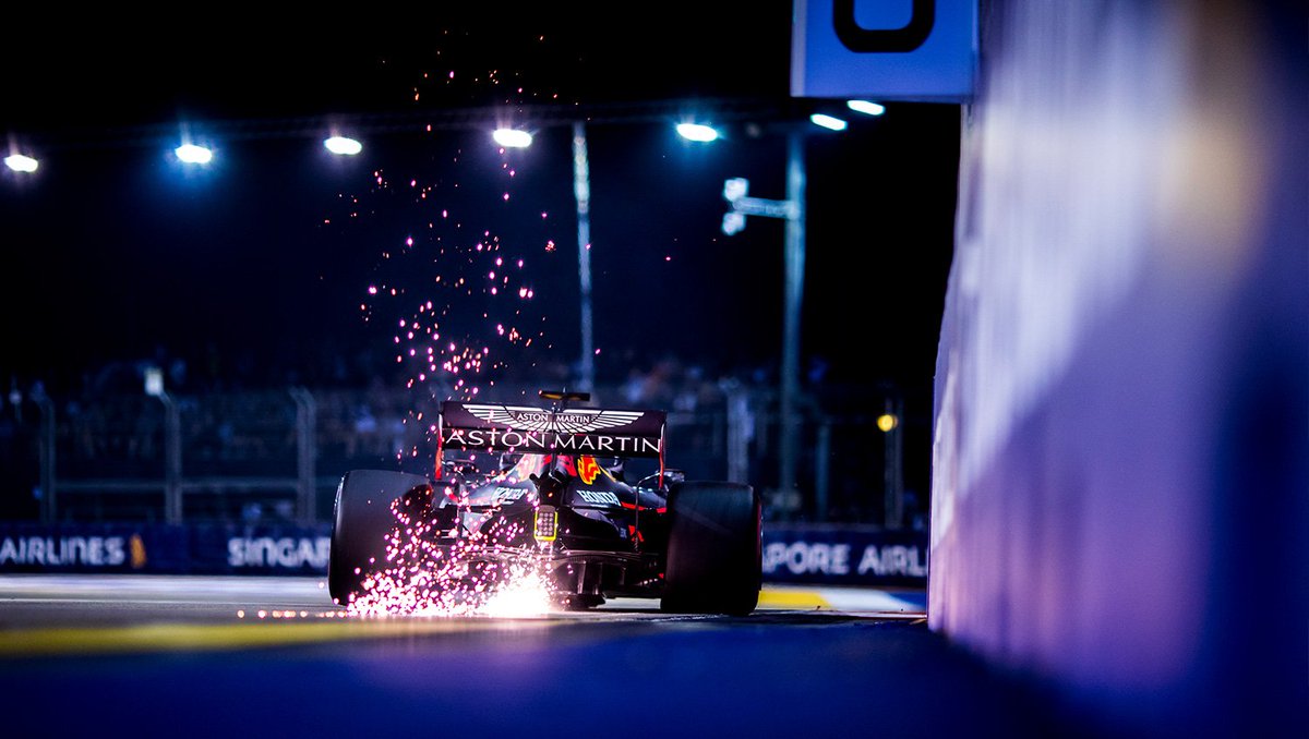 Our very own Singapore light show ⚡️ Night time looks better on track 👌 #SingaporeGP
