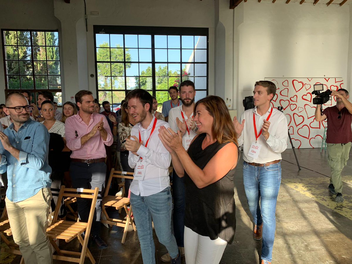 F_Armengol's tweet image. Els joves sou present i sou futur. Els èxits assolits han arribat gràcies a vosaltres i els que vinguin s'alimentaran de l'esperit de les @jsibalears: debat, idees i propostes. Gràcies a @MarcLpez per la teva tasca com a SG i enhorabona als nous membres dels òrgans de les #JSIB!