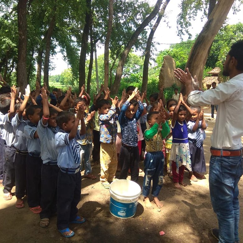 NPalamu's tweet image. Volunteer Rahul Kumar from Nawabajar spreading awareness about malnutrition