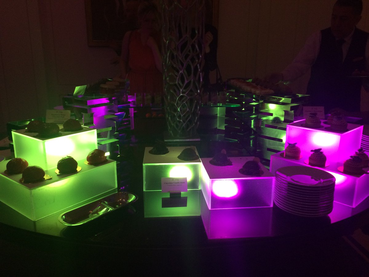 TheJennyLam's tweet photo. Last night at #ExpoChicago's annual private party at the Peninsula (always love going—the service is impeccable!); this year's theme was "Reverb," featuring works by James Nares, Iván Navarro, and Naama Tsabar. (In my stories at https://t.co/qVPZjx01sd) #ExpoArtWeek #Chicago #Art https://t.co/BO6unnDqJf