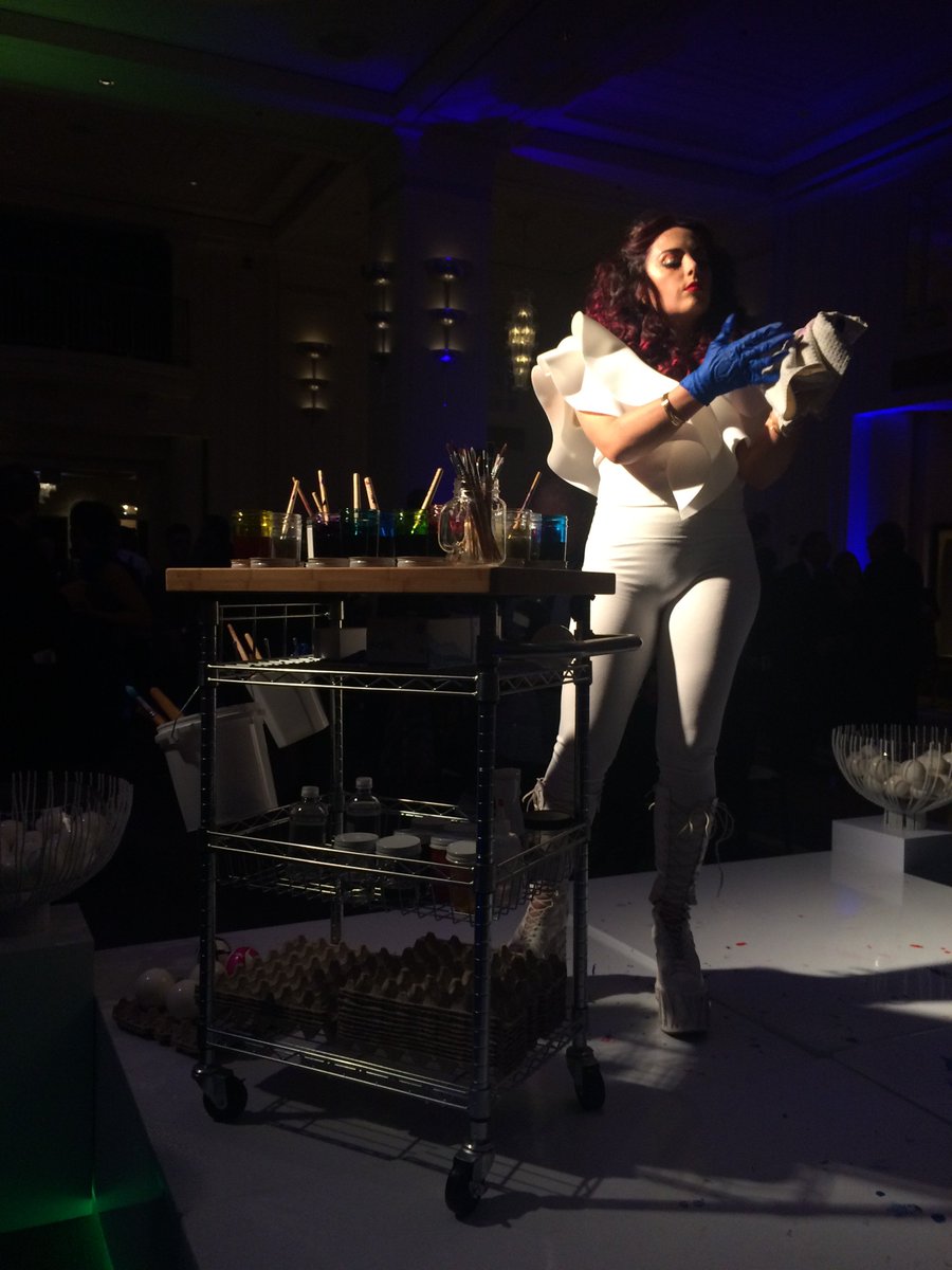 TheJennyLam's tweet photo. Last night at #ExpoChicago's annual private party at the Peninsula (always love going—the service is impeccable!); this year's theme was "Reverb," featuring works by James Nares, Iván Navarro, and Naama Tsabar. (In my stories at https://t.co/qVPZjx01sd) #ExpoArtWeek #Chicago #Art https://t.co/BO6unnDqJf