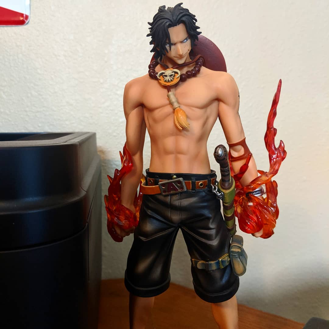 Zann20's tweet photo. This #nerdswagsaturday is #onepiece #trafalgarlaw and #portgasdace I think they are about 10 inch statues. These I picked up at #comiccon. #ace #law #anime #statue #animestatue #pirate #swagsaturday #swaggerday #nerdswag #nerd #geek #swag #manga #japan #otaku #weeb #awesome #fun https://t.co/92MMnkPgSt