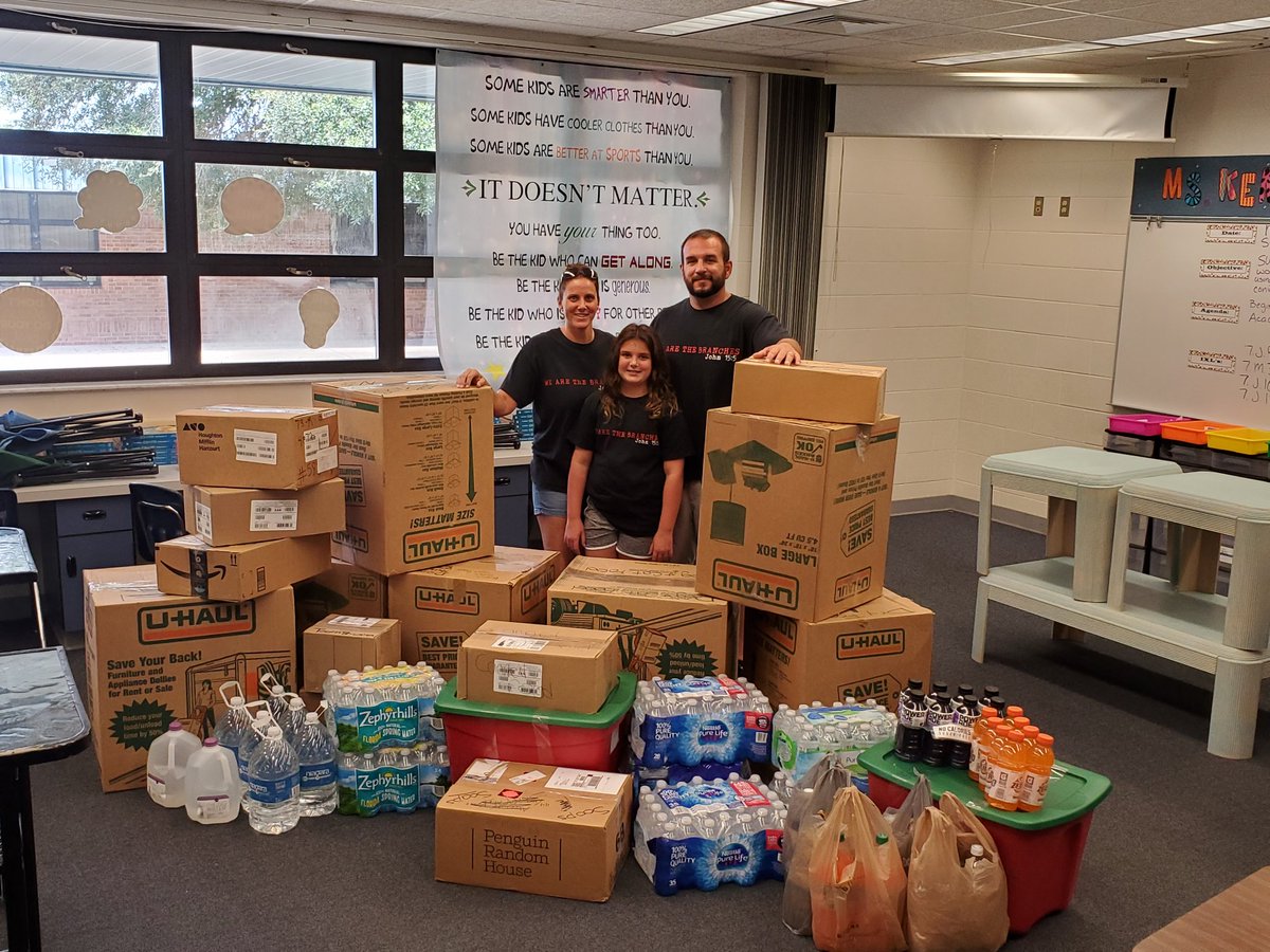 TKendrick27's tweet photo. Huge shout out to We Are The Branches for coming to pick up all of the donations for the Bahamas from my service learning students!!!!! It was such an amazing process!!!!! @EustisMiddle #Doinggooddeeds #teamwork

https://t.co/10pEK2ZKzg https://t.co/0GnAW4FRYd