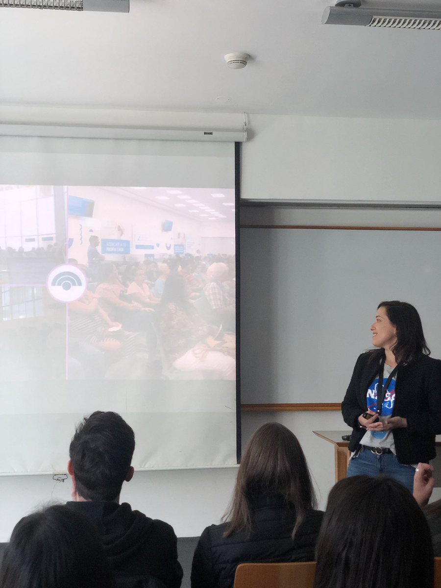 Años más tarde te encontras con tu compañera de la facu haciendo transformación digital en un mega banco <a href="/MaruBradi/">Maru Bradi</a> rockeando en #dxsconf