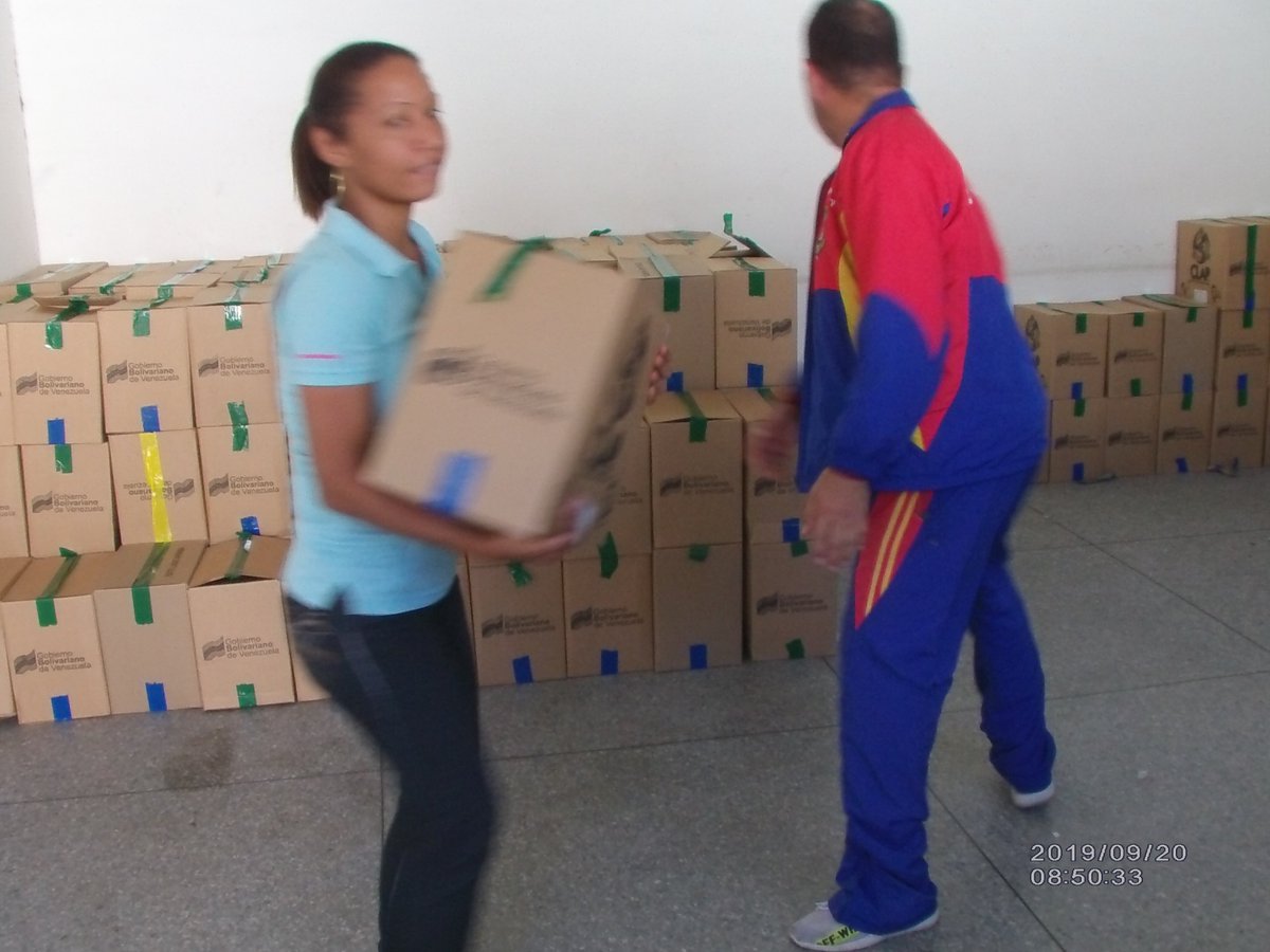 NoticiasunefaP's tweet photo. #20SEP19. #UnefanbEnMarcha. #ExtensiónSanGenaroDeBoconoito recibe de #SedeGuanare #NucleoPortuguesa, el beneficio de alimentación CLAP, para ser distribuido a su personal. @Unefa_ve @Angiolillofp @UnefaVrrlosllanos @Unefavad @UNEFA_VASyPC @unefavdi @unefavdi @unefavac https://t.co/jui8XEeFSU