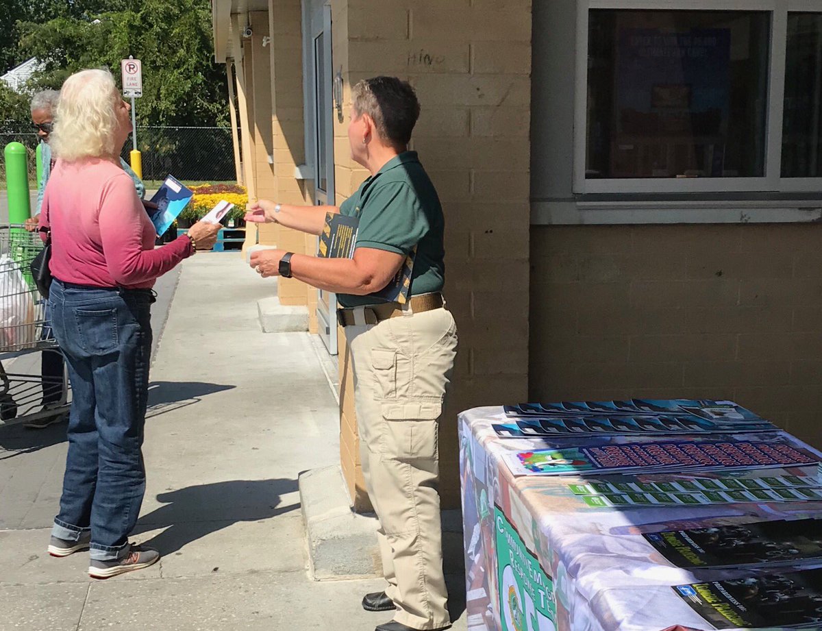 NNCERT's tweet image. @NNCERT and ⁦@NNFire⁩ are out at Walmart near Harpersville and Jefferson with activity books for the kids and preparedness guides for our community until 3 today! Come see us! ⁦@Jefffire89⁩ ⁦@CityofNN⁩  ⁦@NewportNews794⁩