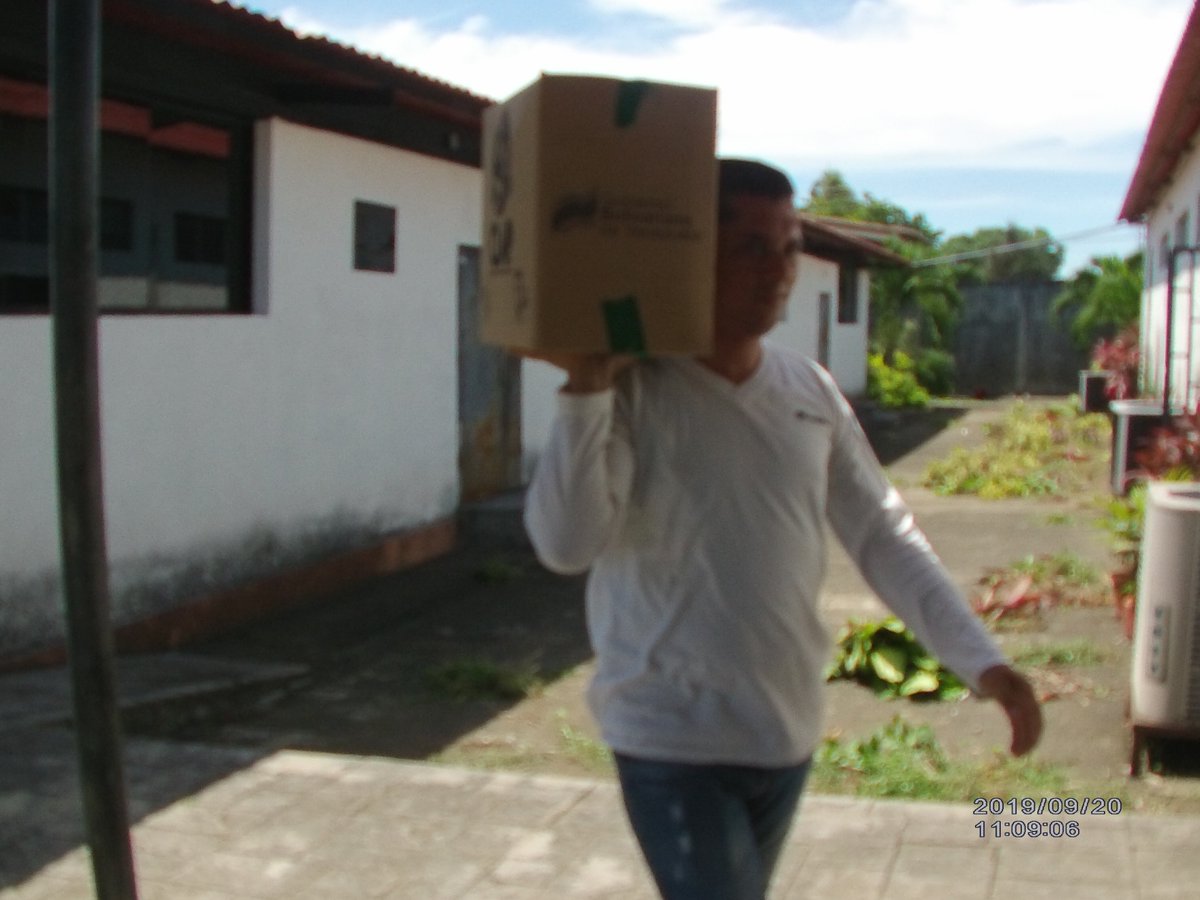 NoticiasunefaP's tweet photo. #20SEP19. Personal docente, administrativo y obreros de #SedeGuanare #NucleoPortuguesa, reciben el beneficio de alimentación CLAP. #UnefanbEnMarcha.  @Unefa_ve @Angiolillofp @UnefaVrrlosllanos @Unefavad @UNEFA_VASyPC @unefavdi @Ocrumat @unefavdi @unefavac @LuisFuentes5530 https://t.co/WY1SXU5pLB