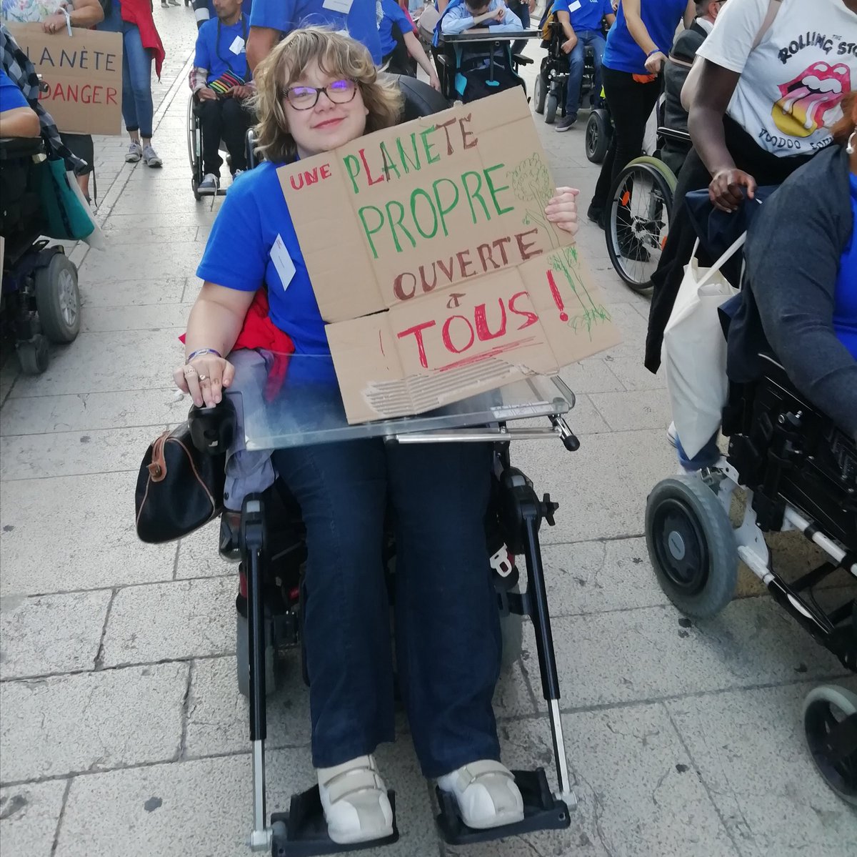 SylvaineSdeR's tweet photo. #MarchePourLeClimat avec les jeunes d'@apfhandicap à @AmiensMetropole #AgitAction
Cc @GretaThunberg https://t.co/IyHCxbyFfl