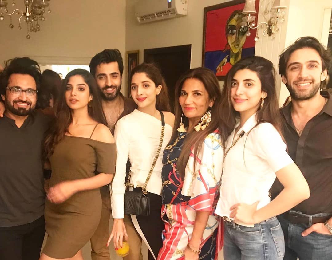 apniisp's tweet photo. #SonyaHussyn #SheheryarMunawar #MawraHocane #UrwaHocane and #AliRehmanKhan at #FarihaAltaf's Birthday party https://t.co/F4XTjZWSxf