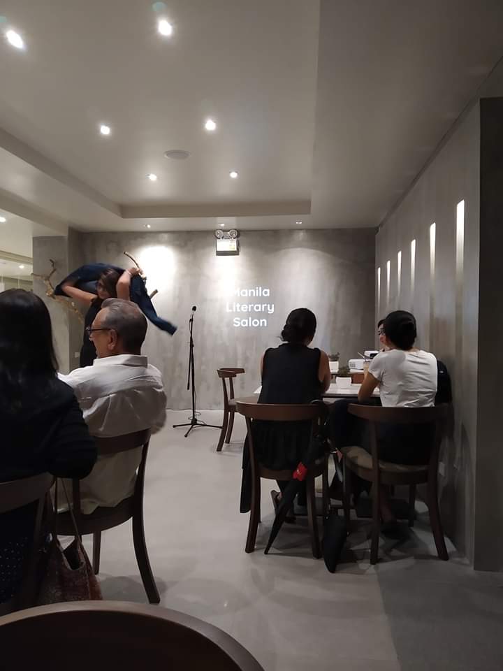 mumblingmaya's tweet photo. Earlier tonight at the #ManilaLiterarySalon launch at #BadCafe, I was honored to have been able to read one of my poem "Twitch" from my book #Deskaril and meet new people in a budding prose and #poetrycommunity https://t.co/QRuQOK4pY8