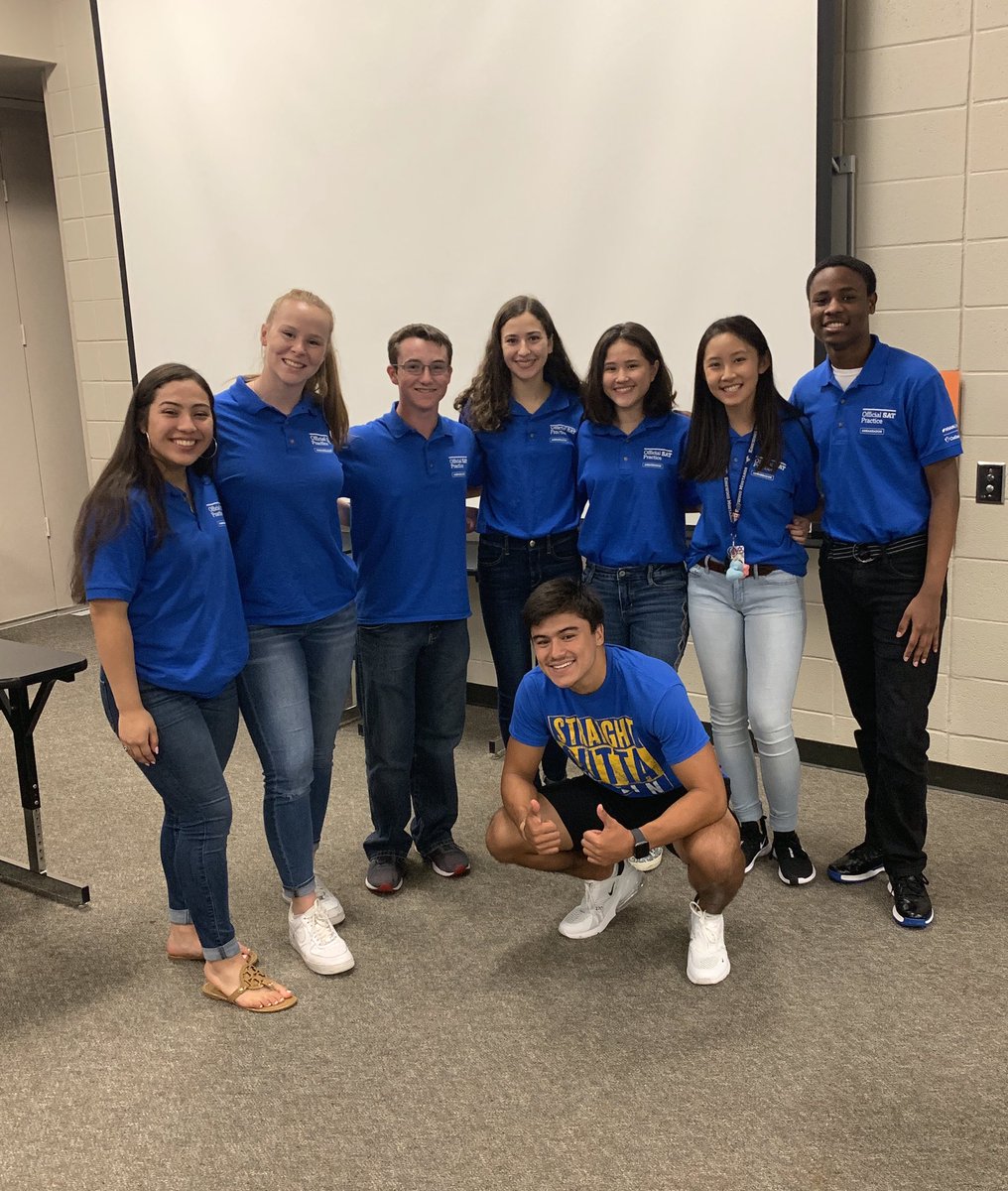 KleinOakSATprep's tweet photo. Bootcamp session #2 complete! Two of our Oak ambassadors worked alongside KF, KC, KCain, &amp; Klein to share their presentations this morning! @ImeeElizabeth @KleinOak https://t.co/pCK2fJVm0T