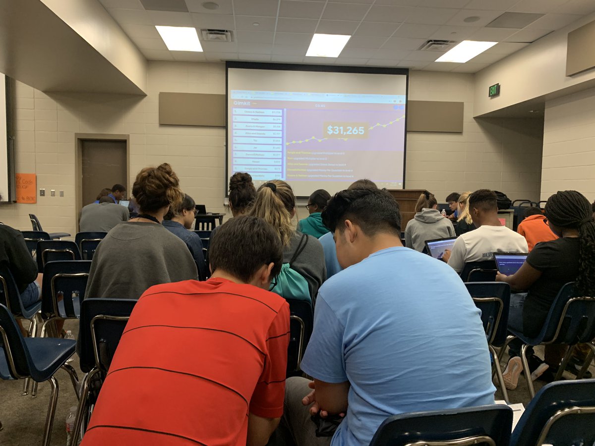KleinOakSATprep's tweet photo. Bootcamp session #2 complete! Two of our Oak ambassadors worked alongside KF, KC, KCain, &amp; Klein to share their presentations this morning! @ImeeElizabeth @KleinOak https://t.co/pCK2fJVm0T
