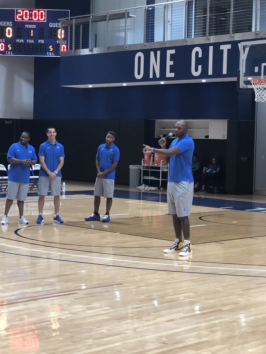 ProCamps's tweet photo. Kicking off the inaugural #FantasyExperience with @Iam1Cent at the @Memphis_MBB practice facility. https://t.co/hc7cheGyQ2