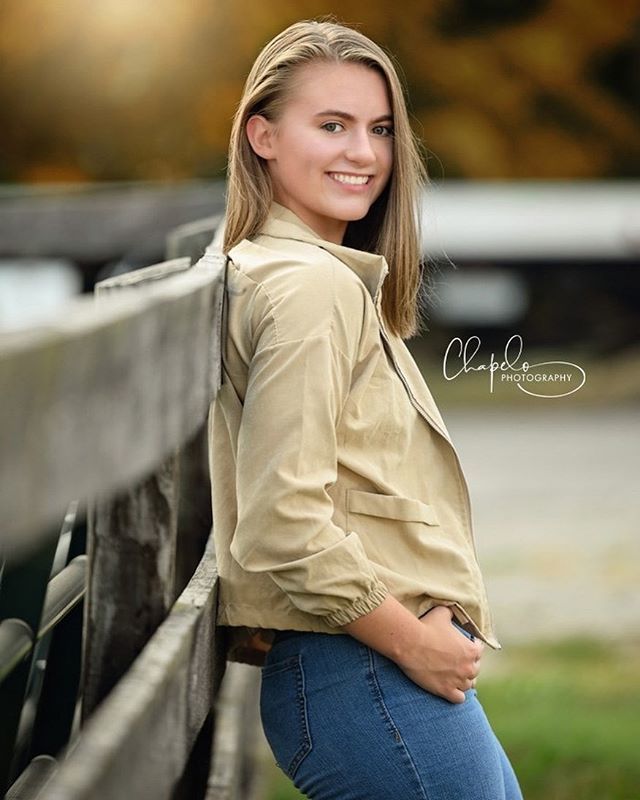 andreachapelo's tweet photo. yesterday was Katelyn’s turn. We got some killer dance images but I just thought I would start by sharing one where it’s simple and classic and beautiful.  #chapelophotography #seniorpictures #cincinnatiphotographer #daytonphotographer #classof2020 #seni… https://t.co/aOMDnUrx2i https://t.co/Q5sVW1PRQ9