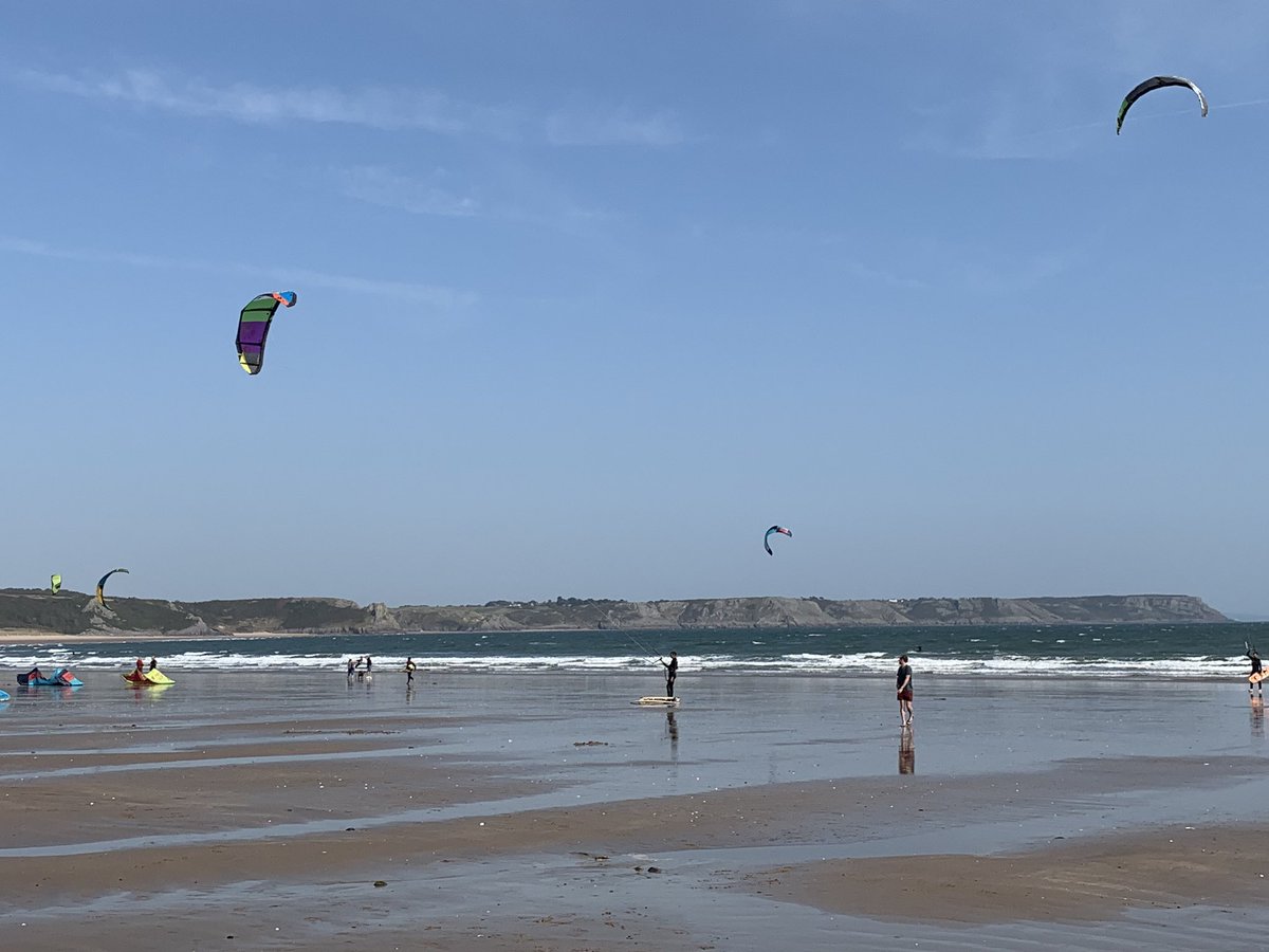 DrCWilliams1's tweet image. Lovely afternoon spent walking and catching up with @profmichlee #OxwichBay #Gower. At one point we decided that we’d quite like to try #kiteboarding - fear not though, I’ve since come to my senses after thinking through the wetsuit requirement 😂