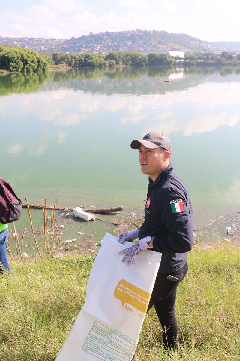 SejuveQro's tweet photo. Hoy en el #WorldCleanUpDay2019 🚮♻️🌎💚 estamos limpiando diferentes puntos de la ciudad.

Todos podemos sumarnos, ninguna acción es pequeña: Reduce, Reutiliza y Recicla. 👍

#Generación2030 #GeneraAmbiente #GeneraCambio https://t.co/gWpQ8JPUzA