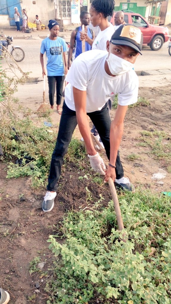 abdoulwaahidou's tweet photo. #WorldCleanday2019
#Aïbatin.
Si non moi aussi je n'ai pas fait que des tof hein😅
@CyriaqueGlory @MoustaphaKolaw1 @blackdekpe @ab_benin @229Citoyen @229People @ChammaGbeha @Brumaguez @OttiGinette @SidoineLeonidas @Sabin_oke @AtmanBOUBA @BariiAbdoul @AdamWassilatou @wasexo https://t.co/qPuMla7407