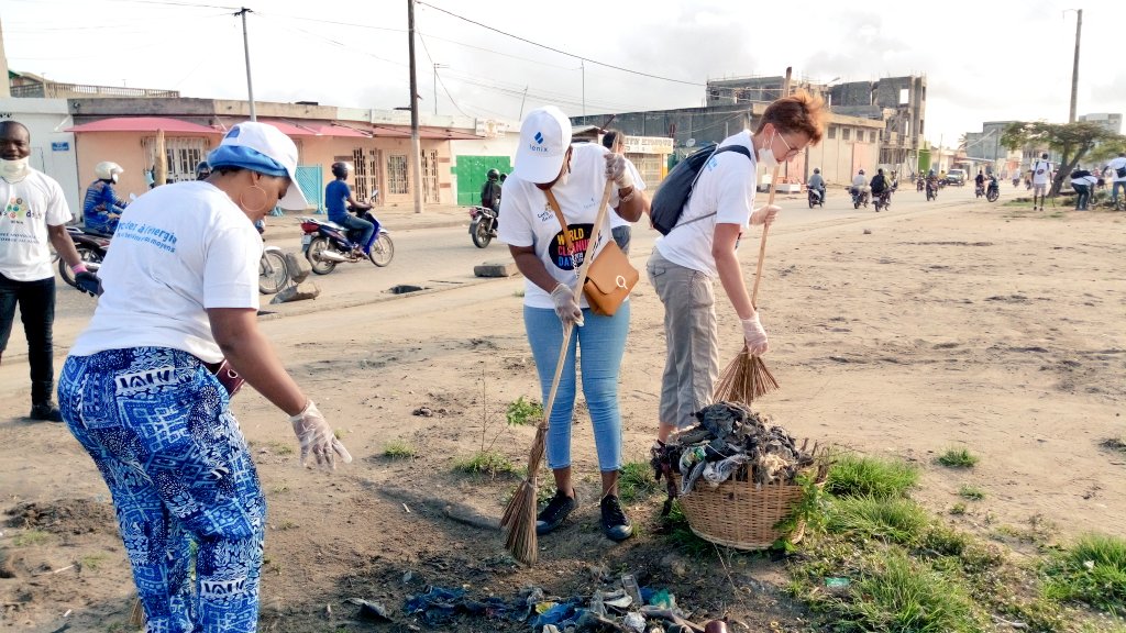 abdoulwaahidou's tweet photo. #WorldCleanday2019
#Aïbatin.
Si non moi aussi je n'ai pas fait que des tof hein😅
@CyriaqueGlory @MoustaphaKolaw1 @blackdekpe @ab_benin @229Citoyen @229People @ChammaGbeha @Brumaguez @OttiGinette @SidoineLeonidas @Sabin_oke @AtmanBOUBA @BariiAbdoul @AdamWassilatou @wasexo https://t.co/qPuMla7407