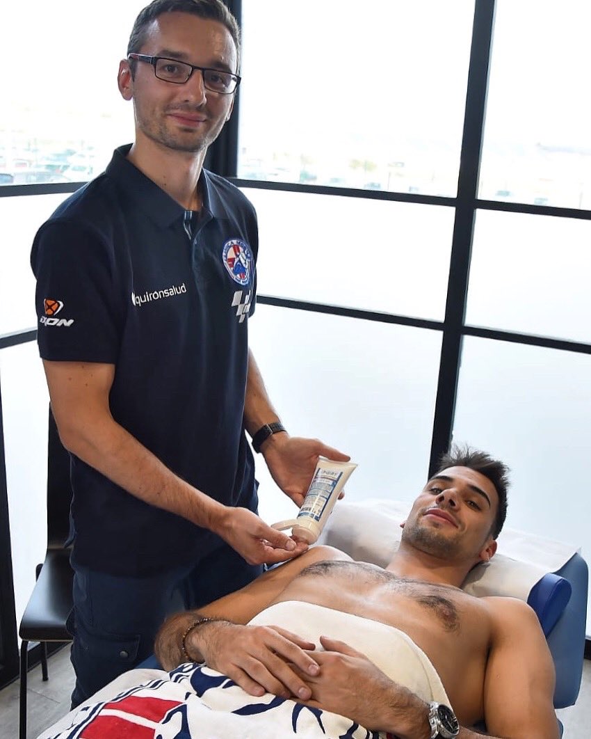 clinicamobile's tweet photo. Now it is massage time for @migueloliveira44 the goal is to facilitate muscle recovery!
@lacomedsport #flex69 #lacomedsport
Ora è il momento del massaggio per Miguel Oliveira, l’obiettivo è facilitare il recupero muscolare. https://t.co/LysYidImWN